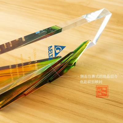 武漢琉璃獎杯定制 網絡電子開發(fā)技能大賽與科技公司年會的榮耀象征